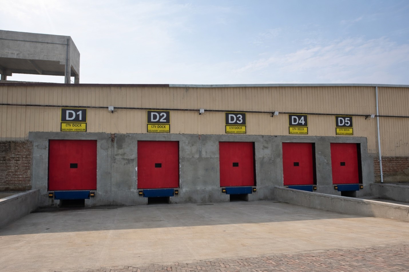 Modern logistics warehouse and distribution park